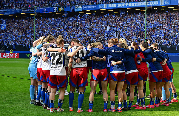 Am 23. März dieses Jahres schrieben die HSV-Frauen im DFB-Pokal-Halbfinale gegen Werder Bremen Geschichte: 57.000 Zuschauer waren zu diesem Zeitpunkt die größte Kulisse bei einem Frauen-Fußballspiel auf Vereinsebene. Am 23. März dieses Jahres schrieben die HSV-Frauen im DFB-Pokal-Halbfinale gegen Werder Bremen Geschichte: 57.000 Zuschauer waren zu diesem Zeitpunkt die größte Kulisse bei einem Frauen-Fußballspiel auf Vereinsebene.