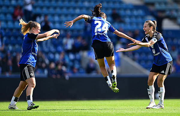 In der 1. Runde des laufenden Pokal-Wettbewerbs setzten sich die HSV-Frauen souverän mit 3:0 beim 1. FC Magdeburg durch. In der 1. Runde des laufenden Pokal-Wettbewerbs setzten sich die HSV-Frauen souverän mit 3:0 beim 1. FC Magdeburg durch.