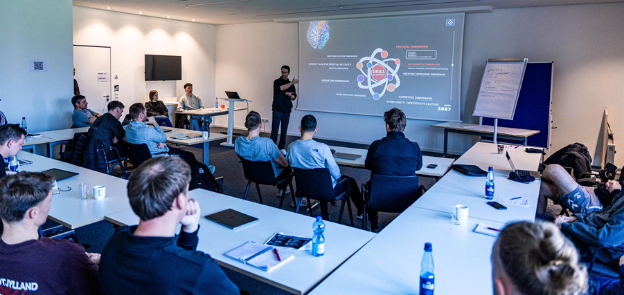 Dänischer Trainerlehrgang zu Gast beim HSV