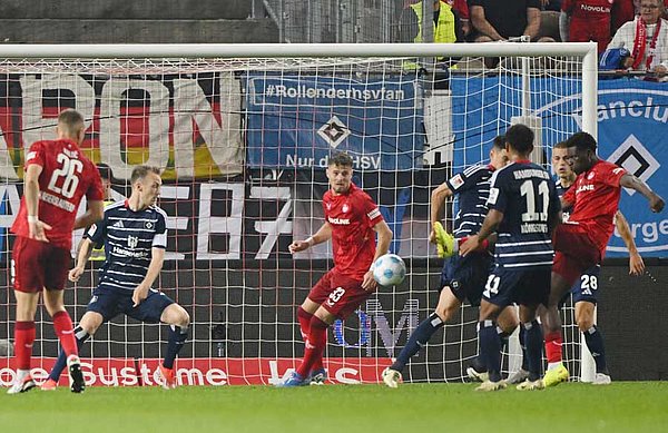 Striker Ragnar Ache stunned HSV with his fourth goal of the season in the 33rd minute.