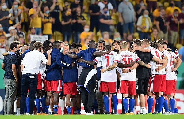 Daniel Thioune machte seinem Team direkt nach dem Pokal-Aus Im Kreis eine Ansage und arbeitete auch in den folgenden Tagen das Spiel auf, so dass jetzt der Blick frei ist in nur eine Richtung: nach vorn.