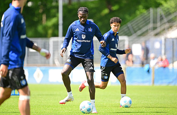 Wieder im Teamtraining am Ball: HSV-Zweitliga-Rekordspieler Bakery Jatta. Wieder im Teamtraining am Ball: HSV-Zweitliga-Rekordspieler Bakery Jatta.