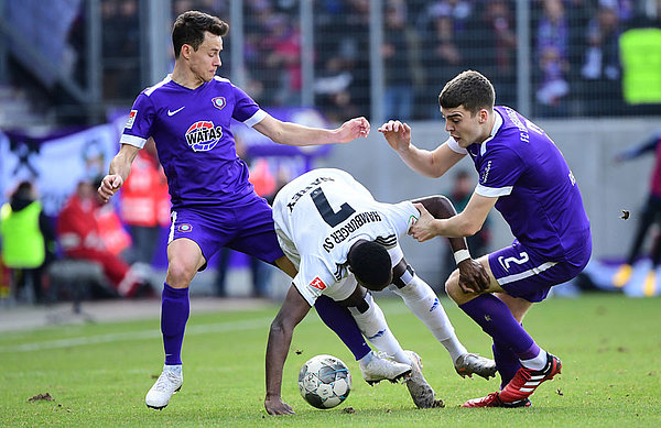 Kein Durchkommen: Khaled Narey und die gesamte HSV-Offensive konnten sich in Aue kaum in Szene setzen.