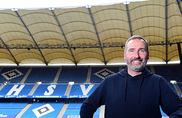 Tim Walter möchte mit seiner Mannschaft im Volksparkstadion offensiven Fußball zeigen und damit die Fans mitreißen.