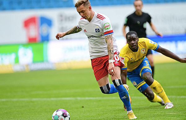 Sonny Kittel ist nicht zu stoppen und erzielt das 2:0 - die frühe Vorentscheidung in diesem Spiel.