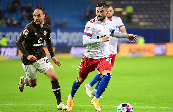 Im Hinspiel trennten sich Tim Leibold und die Rothosen 2:2 unentschieden von den Kiezkickern um Rico Benatelli.