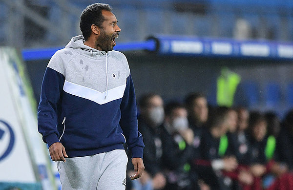 Gab seinem Team vom Spielfeldrand aus lautstark und über 90 Minuten lang volle Unterstützung: HSV-Chefcoach Daniel Thioune.