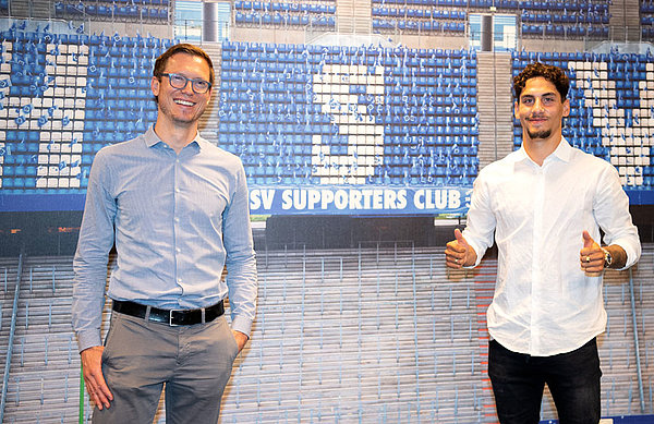 HSV sporting director Michael Mutzel (l.) and new signing Ludovit Reis are eager to begin working together.