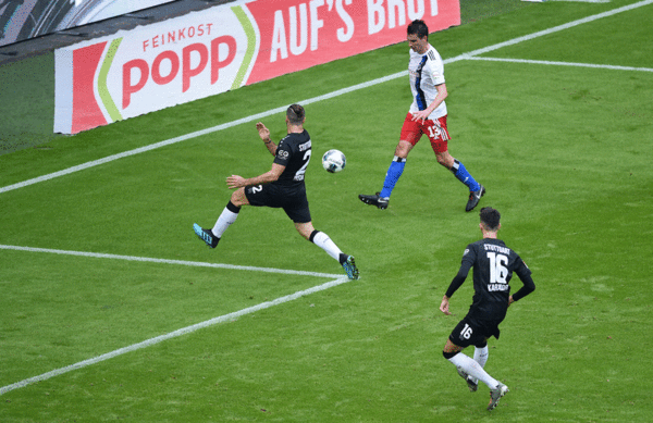 In dieser Szene bereitete Christoph Moritz mit einem Chip-Ball überragend den 3:1-Pausenstand durch Sonny Kittel vor. Starkes Spiel!