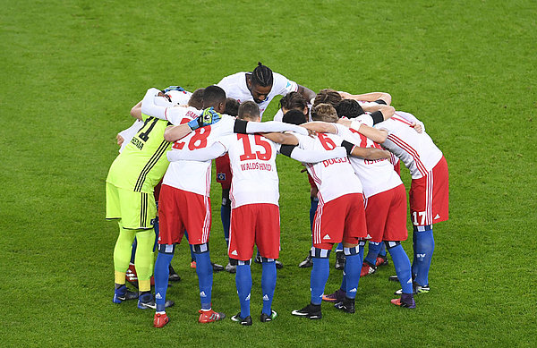 HSV-Spieler im Teamkreis vor dem Heimspiel gegen Schalke 04.