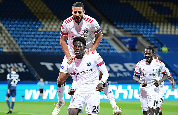 Youngster Amadou Onana rückte für den verletzten David Kinsombi in die Startelf und führte sein Team auf die Siegerstraße. 