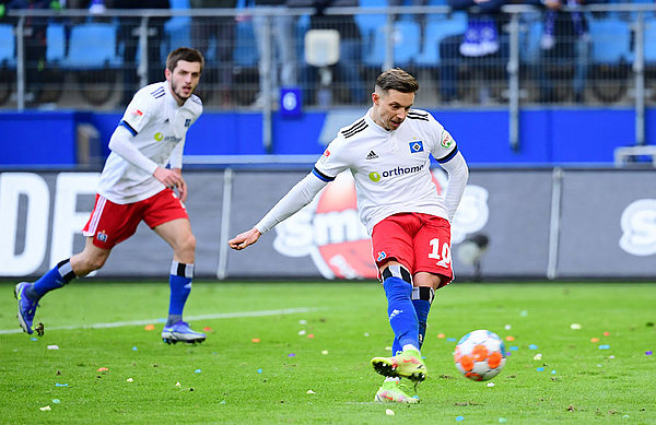 Die Entscheidung: Sonny Kittel trifft per Strafstoß zum 2:0 und macht mit seinem Doppelpack den nächsten Dreier klar.