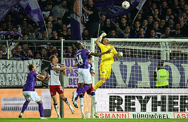 Hatte deutlich mehr zu tun, als ihm lieb war: HSV-Keeper Heuer Fernandes, der mehrfach stark parierte.