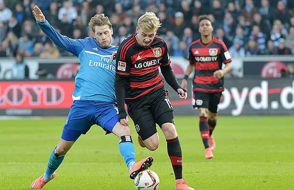 Aaron Hunt and Leverkusen’s Julian Brandt fighting for the ball.