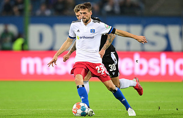 Jonas Meffert war gefühlt überall auf dem Platz, trieb sein Team aus der Mittelfeldzentrale immer wieder an und durfte am Ende den 2:1-Sieg bejubeln. Starkes Spiel!