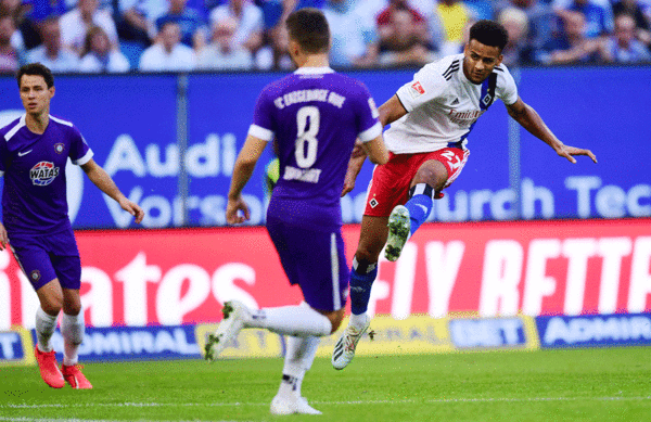 Was für ein Solo: Vagnoman dribbelt sich durch die Auer Hintermannschaft und schließt unhaltbar zur 1:0-Führung ab.