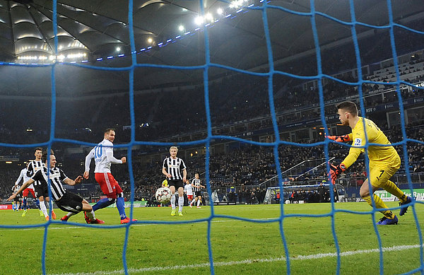 Lasogga rewarded HSV’s strong first half with a late goal.