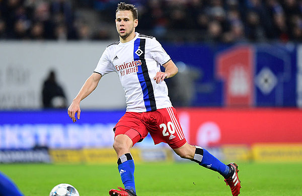 Louis Schaub machte als Antreiber im HSV-Mittelfeld eine sehr auffällige Partie, hatte aber gleich zweimal Pech mit dem Aluminium.