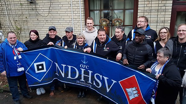 Kapitän Sebastian Schonlau und Flügelflitzer Jean-Luc Dompe zu Besuch bei "NDHSV Hamburg". 