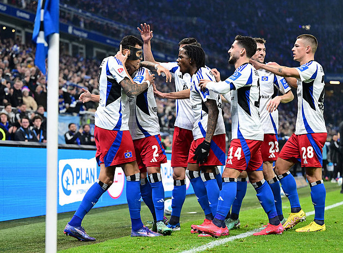 HSV win 3-0 in heavyweight clash with Kaiserslautern