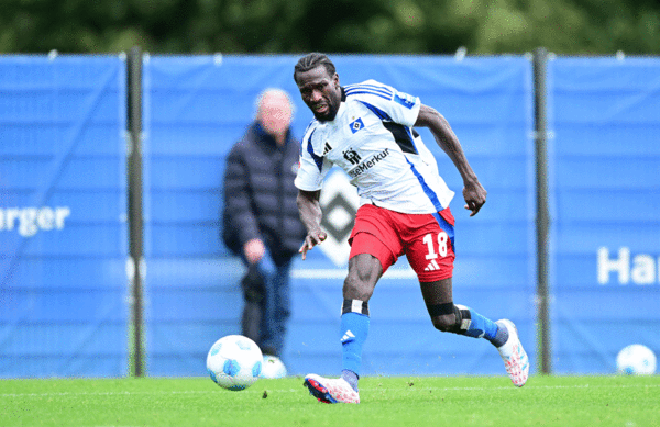 Bakery Jatta erzielte vor den Augen von Torjäger-Legende Horst Hrubesch das 1:0 für den HSV.