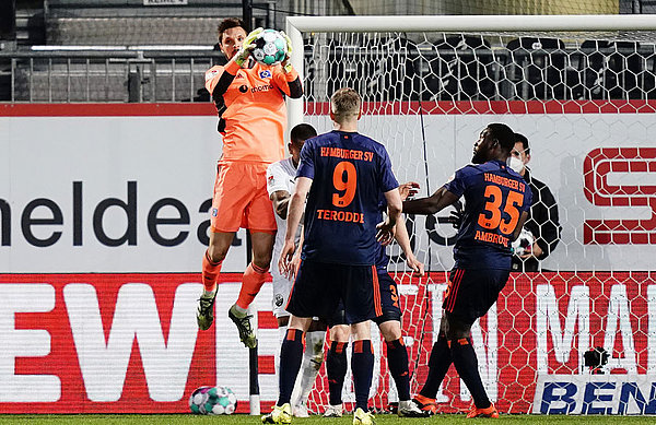 HSV-Keeper Sven Ulreich musste schon früh in der Partie öfter eingreifen als es ihm lieb war.