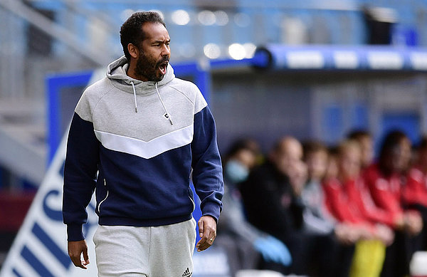 HSV-Coach Daniel Thioune forderte in der Pause ein anderes Gesicht von seiner Mannschaft ein - mit Erfolg.