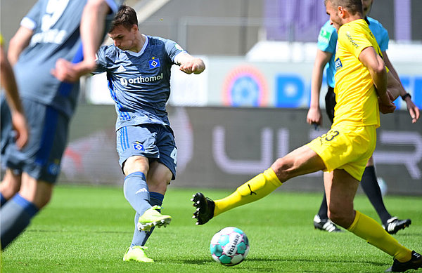 Drin! Nachdem der VfL in Führung gegangen war, erzielte Meißner mit seinem platzierten Schuss postwendend den 1:1-Ausgleich.