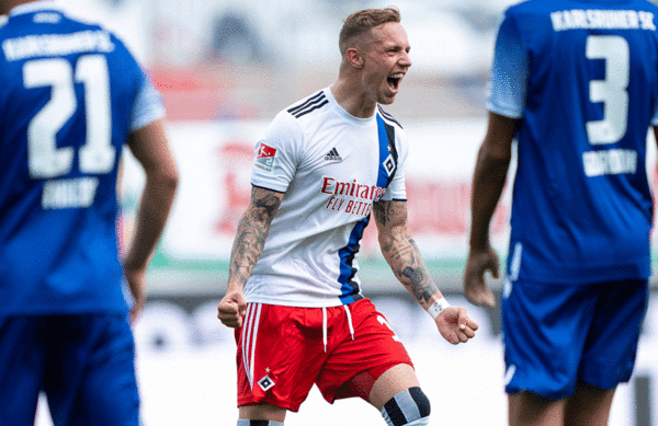 Seine beiden bisherigen beiden Auswärtsspiele gewann der HSV, beide Male als Torschütze im Mittelpunkt: HSV-Mittelfeldspieler Sonny Kittel.