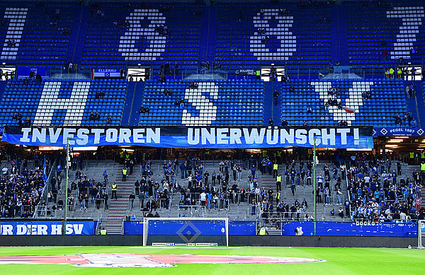 Banner von Fans zum Thema Investoren wurden im Volksparkstadion bereits einige Male präsentiert.