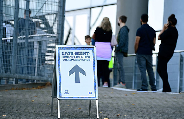 Der Andrang war groß und entsprechend kam es zu Wartezeiten, aber alle Impflinge blieben geduldig.