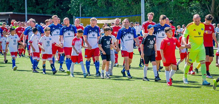 HSV-Traditionself beim 100-jährigen Jubiläum des Farmsener TV