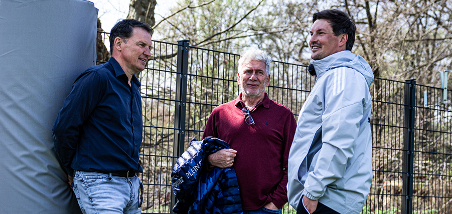 Training im Volkspark mit Zaungast Frank Rost