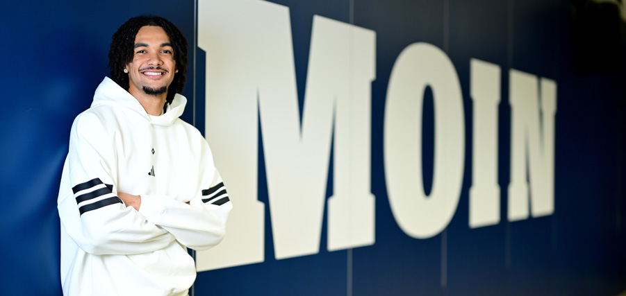 HSV sign Damion Downs on loan